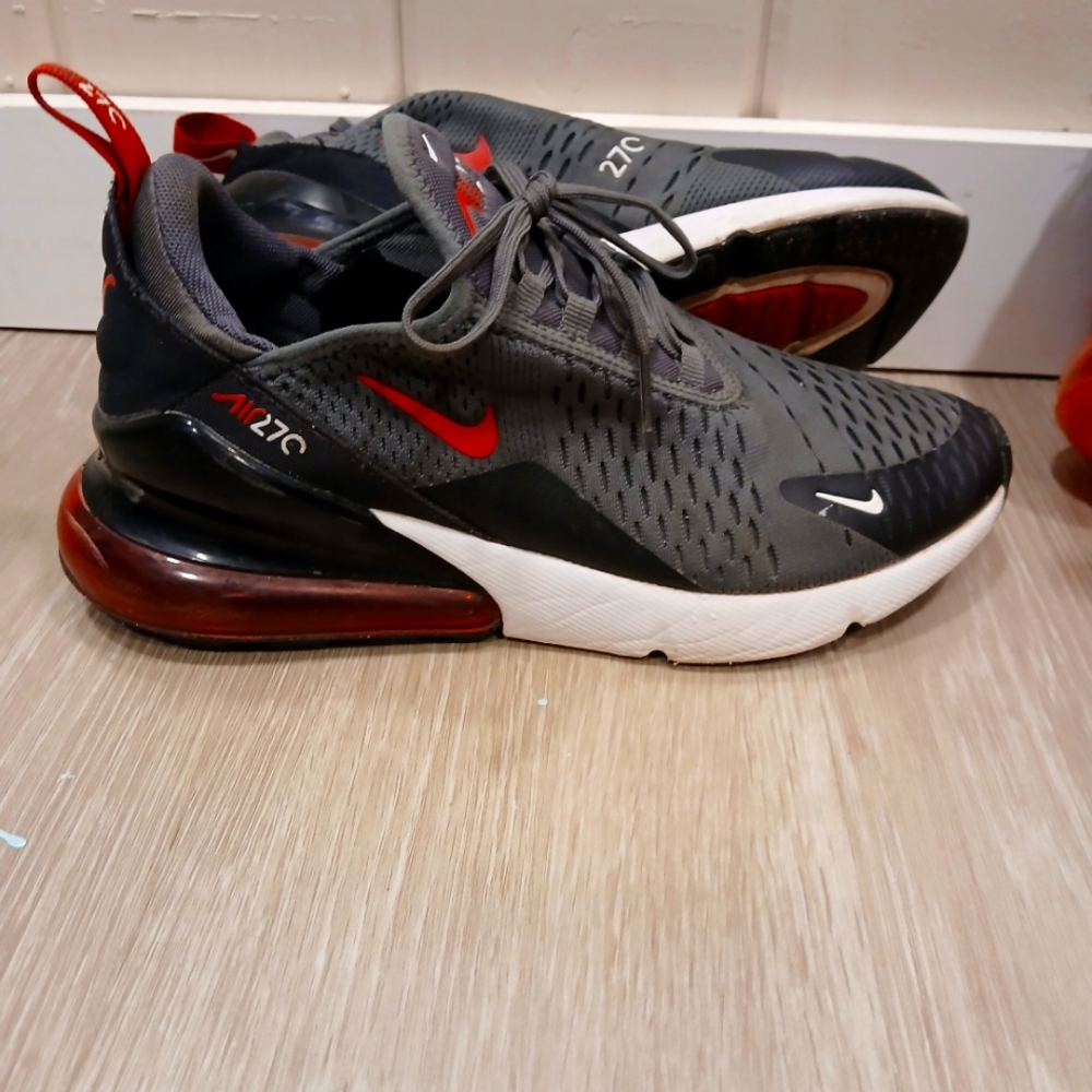 Nike Air Max 270 Men's Black and Red Sneakers